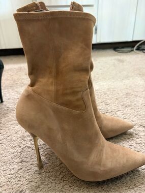 Women’s Valentino Tan Suede Pointed-Toe Stiletto Boot